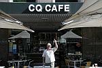 HA7RY in front of CQ Cafe in Sydney
